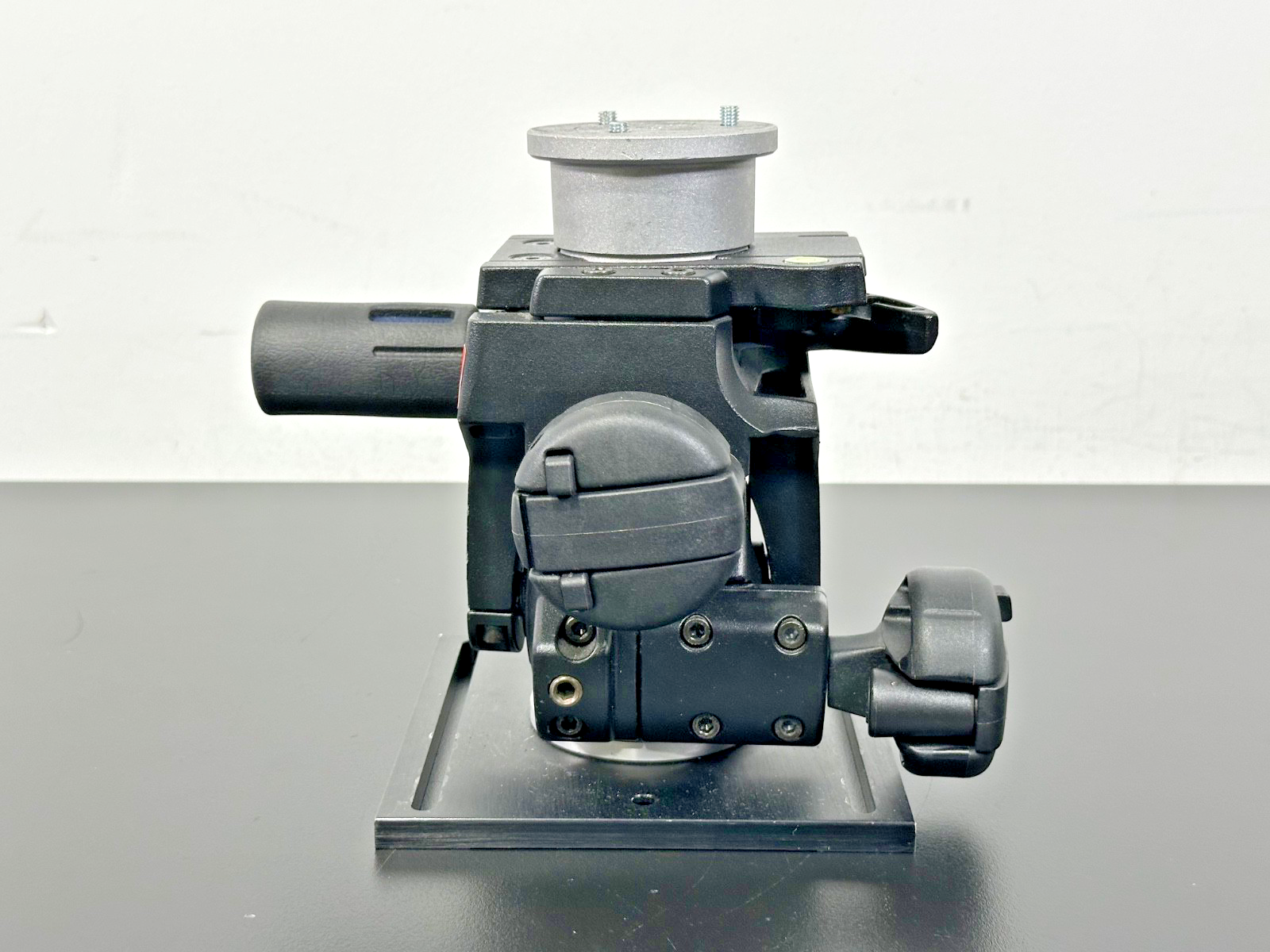 Manfrotto 400 Geared Tripod Head w/ Newport M-B-5 Base3