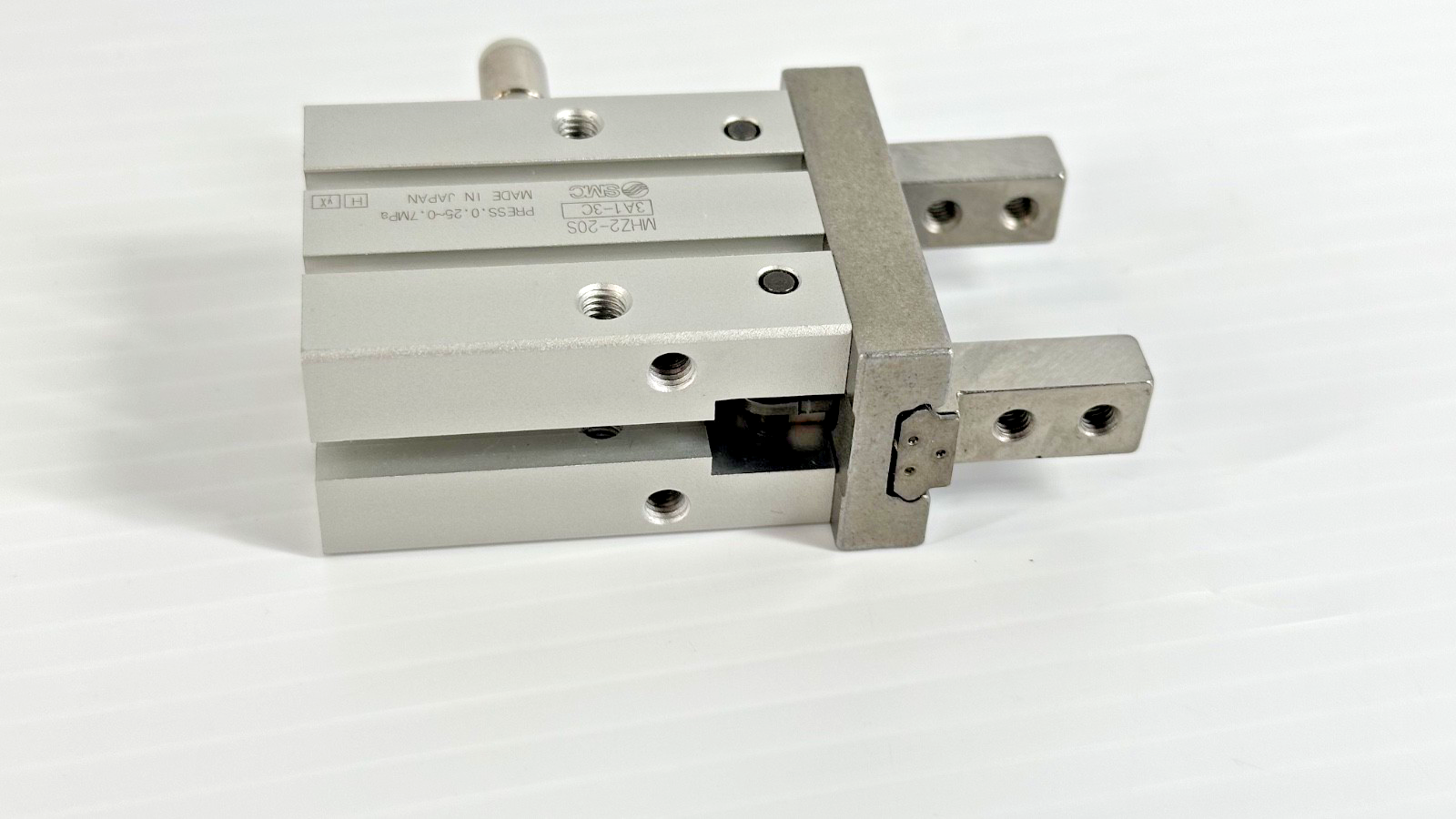 SMC MHZ2 20S Single Acting Parallel Pneumatic Air Gripper w/ Fingers2