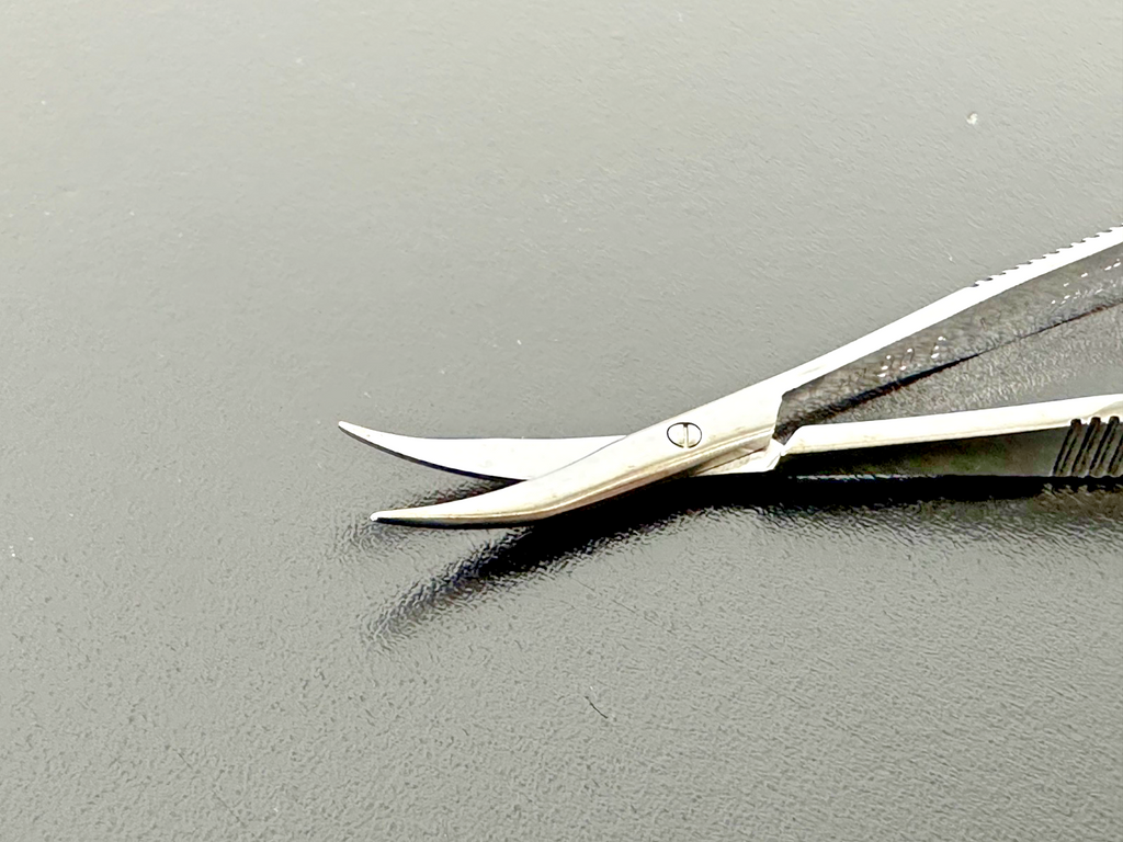 V. Mueller OP5670 Castroviejo Curved Micro Scissors 30641