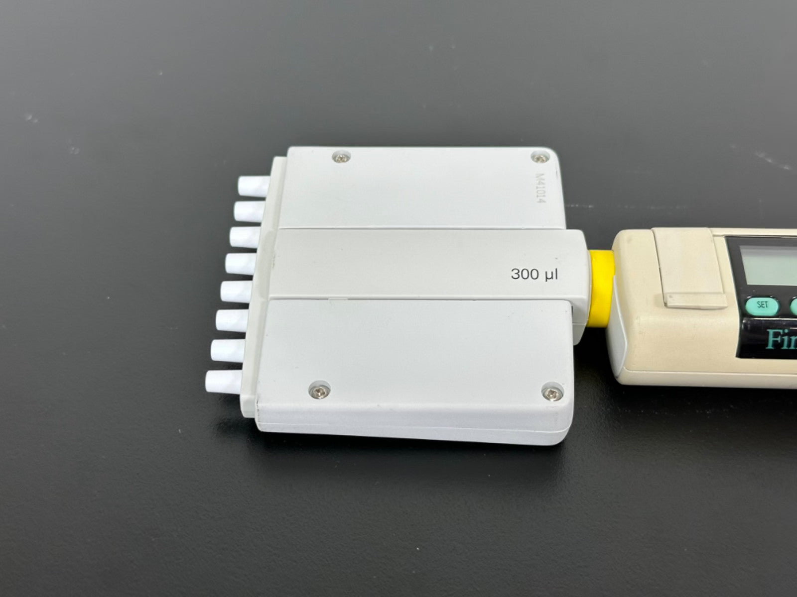 Labsystems Finnpipette Electronic 12 Channel Pipette 300µL Multichannel Parts1