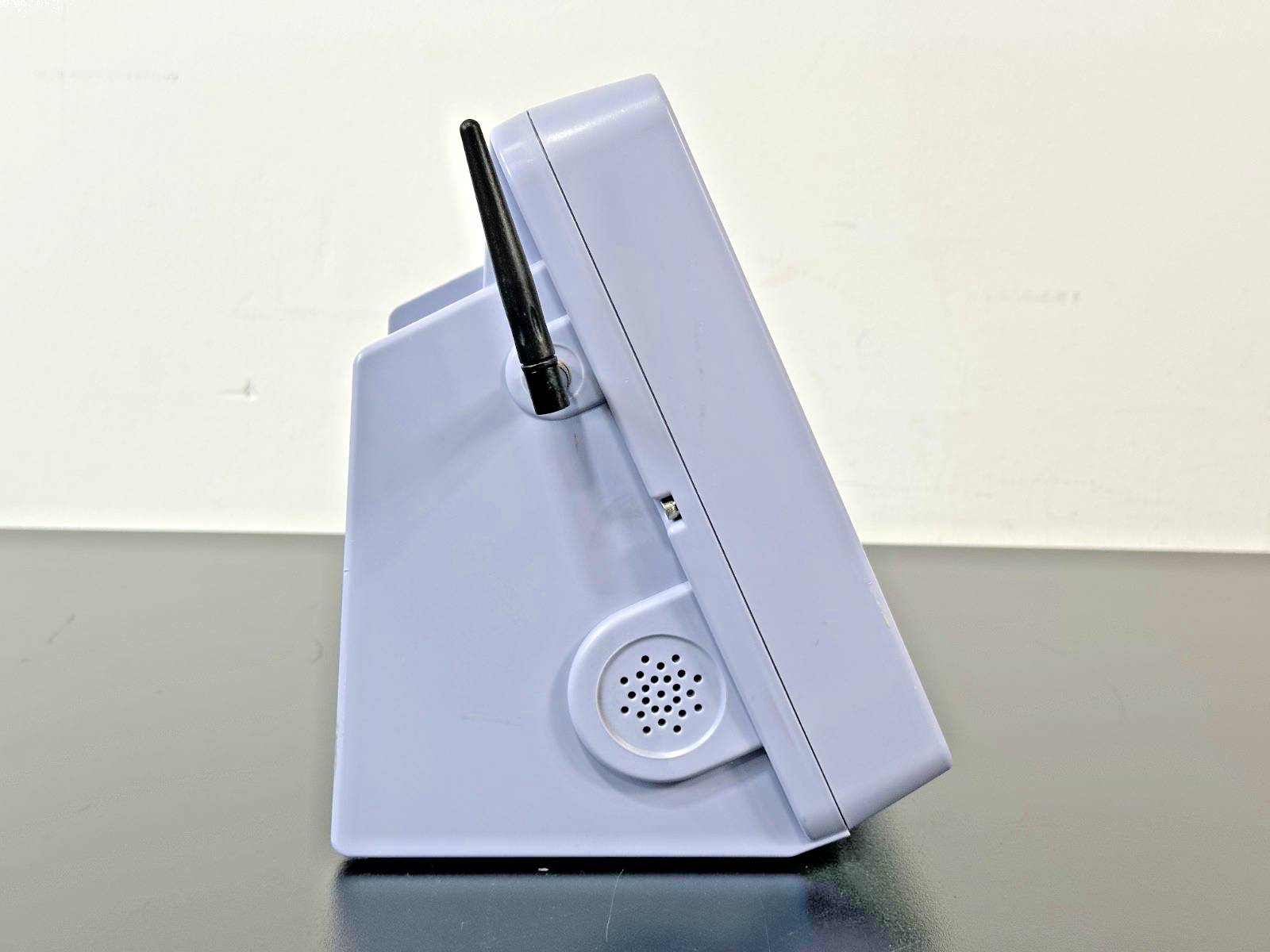 IRADIMED MRidium 3865 Wireless Remote Display Charger Powers On4