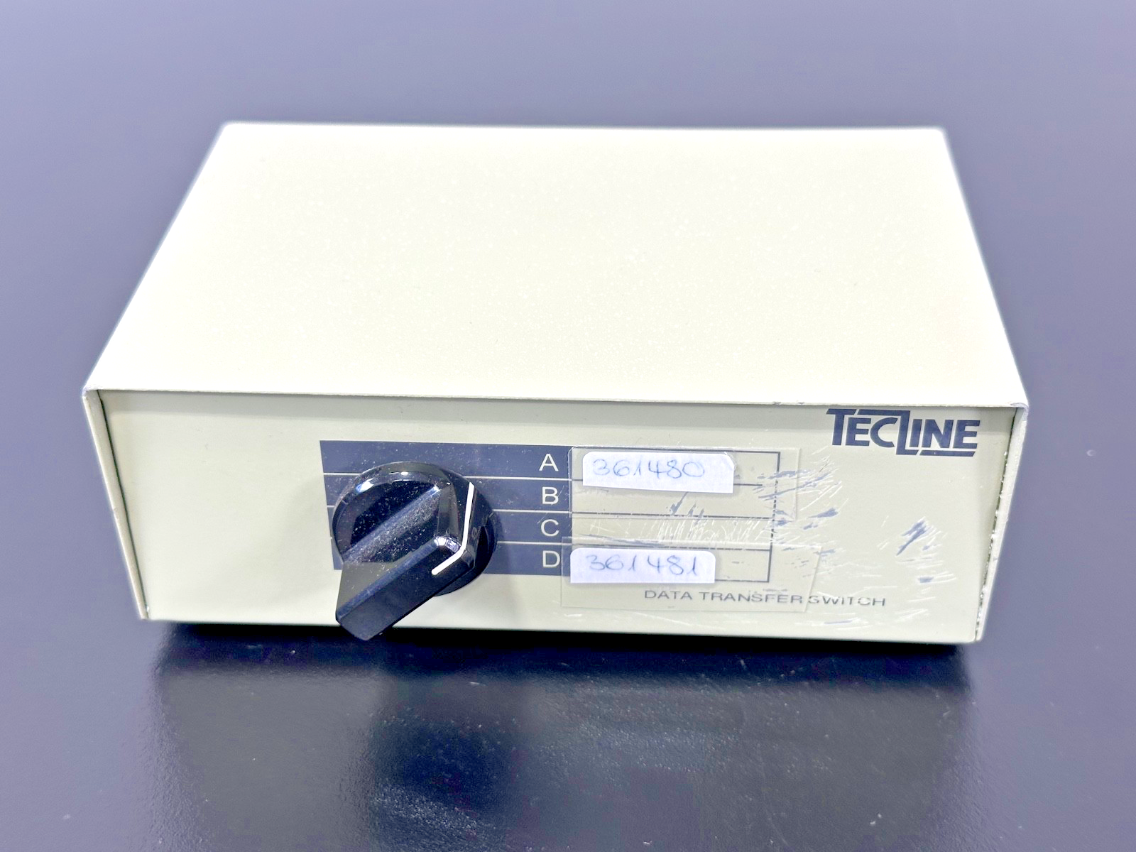 TECLine 4 Port RS232 Data Transfer Switch w/ 2 Serial DB9 Cables2