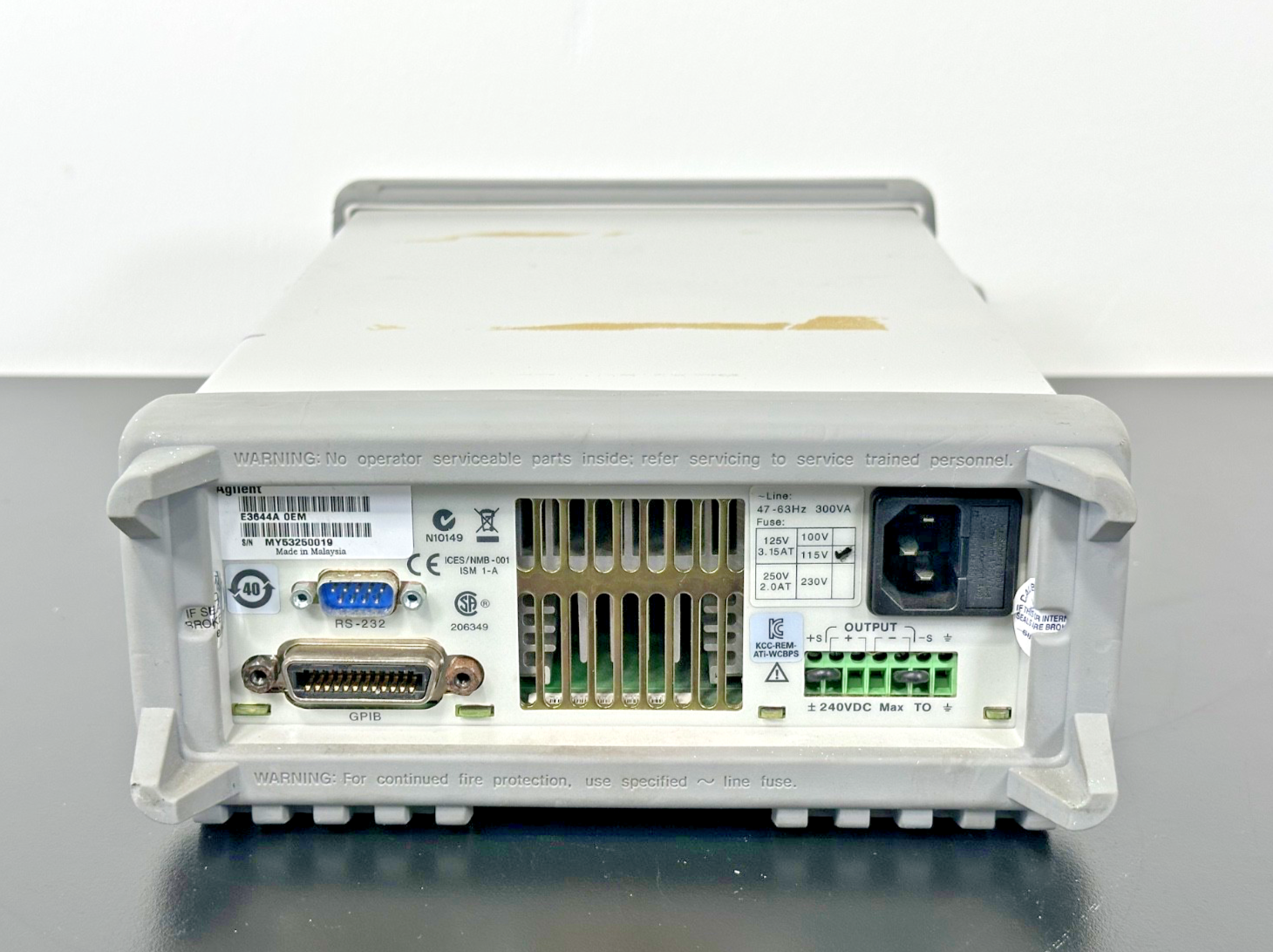 Agilent E3644A Programmable DC Power Supply 0 8Vdc 8A 0 20Vdc 4A3