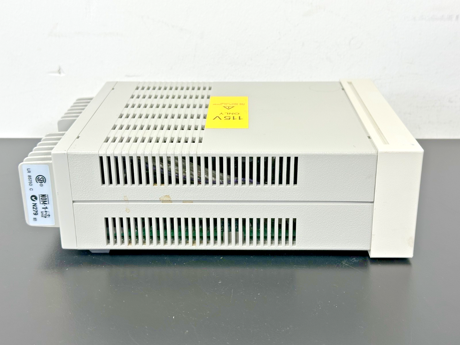 Agilent E3630A Triple Output DC Power Supply 6V 2.5A ±20V 0.5A Working4