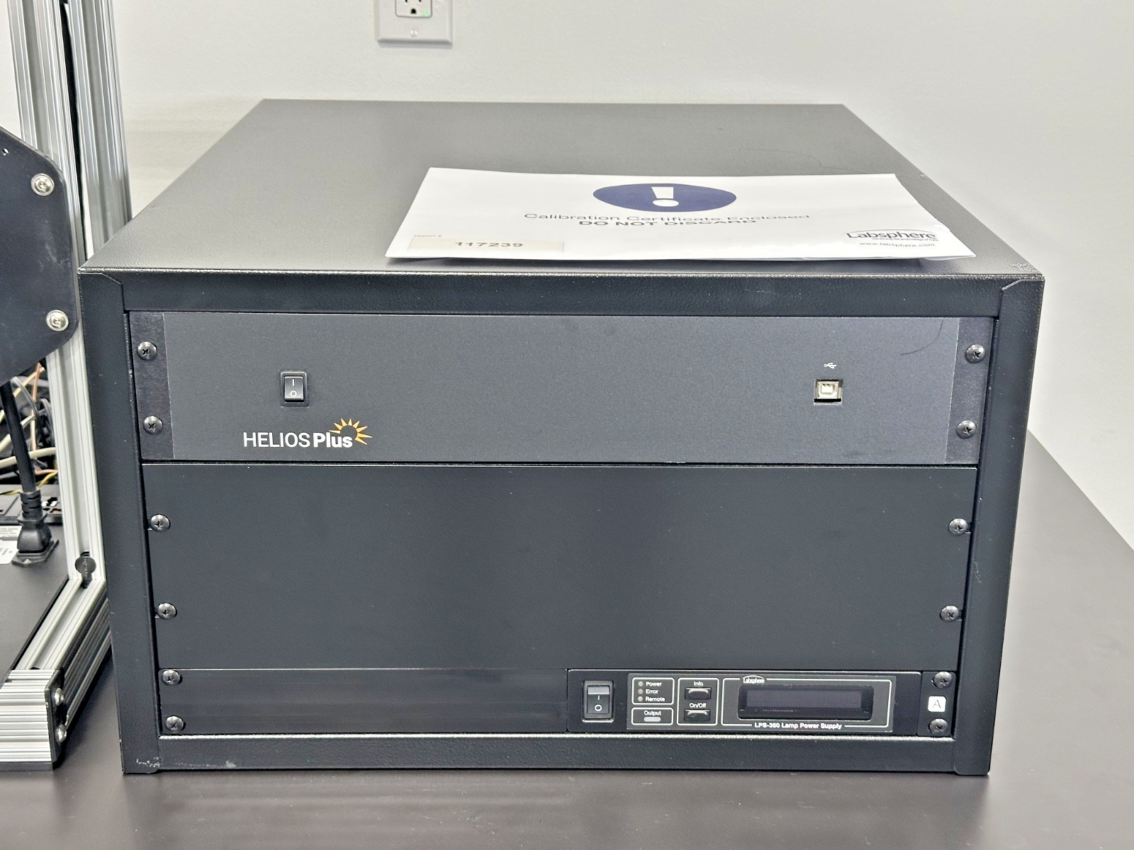 HELIOSPlus USLR V12F NMNN P 12" Integrating Sphere Light Source System Working6