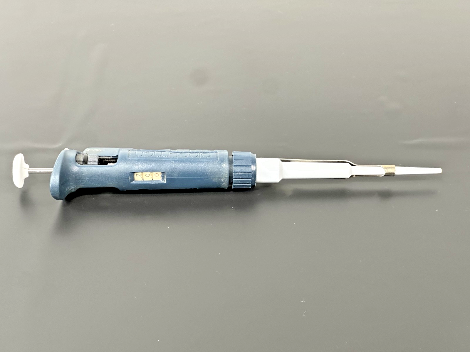 Gilson P20 Adjustable Micropipette 2 20µL Single Channel Pipettor1