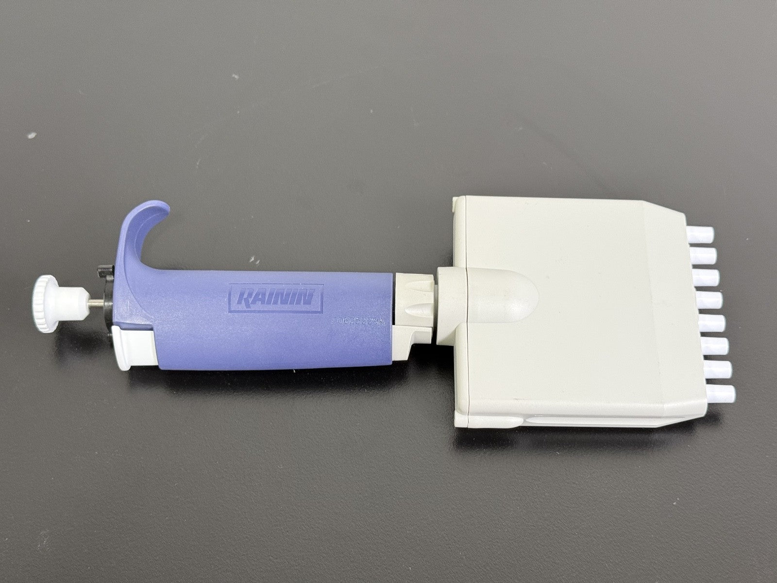 Rainin L 200 Pipet Lite LTD 8 Channel Multichannel Pipette 20 200uL2