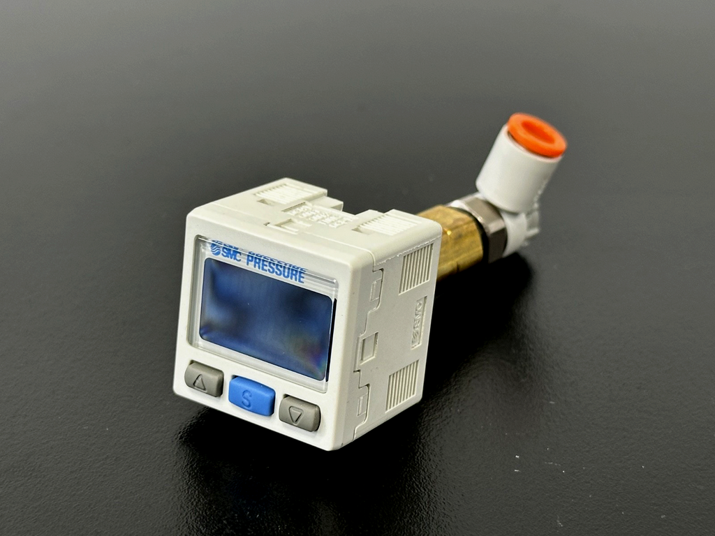 SMC ZSE30A N01 P Digital Pressure Switch Sensor w/ Pneumatic Fitting0