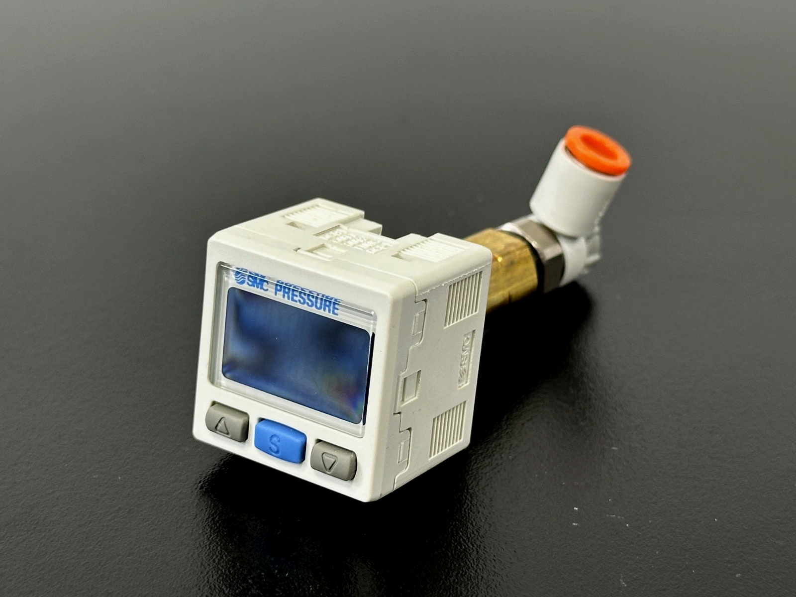 SMC ZSE30A N01 P Digital Pressure Switch Sensor w/ Pneumatic Fitting0
