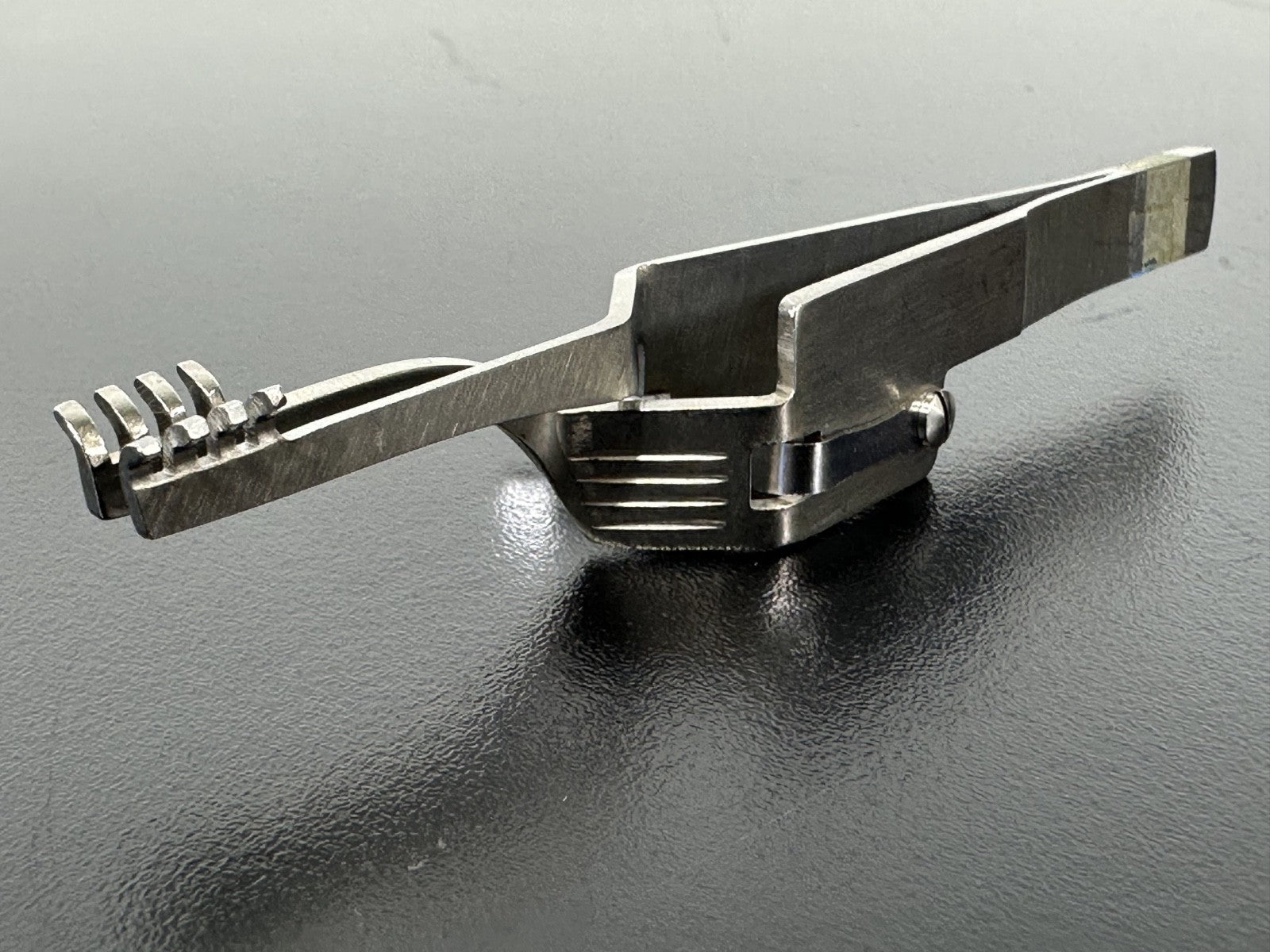 V. Mueller SU3146 Self Retaining Surgical Retractor Clamp Stainless Steel2