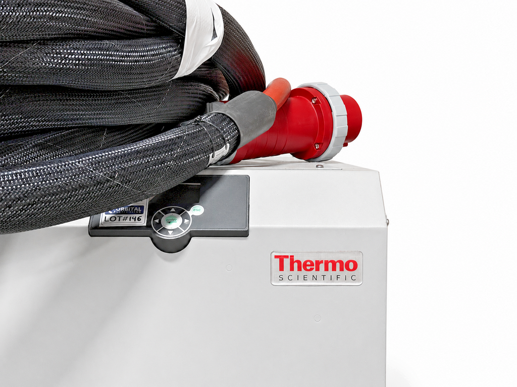 Thermo Fisher ThermoFlex 5000 Recirculating Chiller 460V 3PH w/ Hoses Used1
