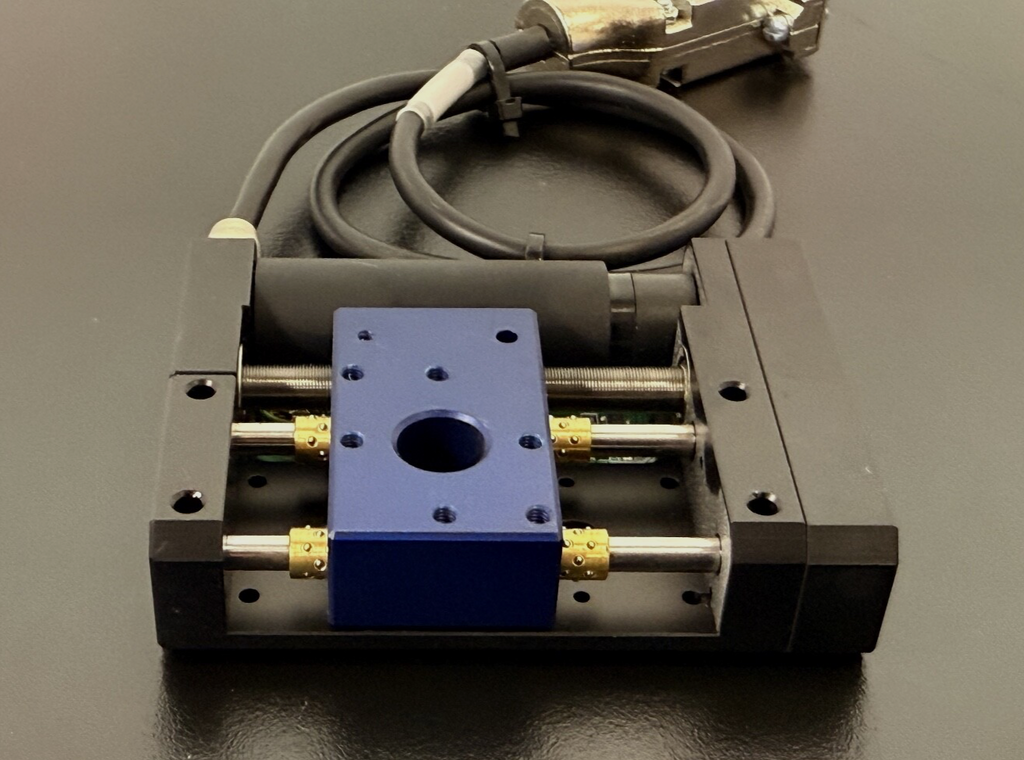 Physik Instrumente M 122.2DD1 Microtranslation Stage1