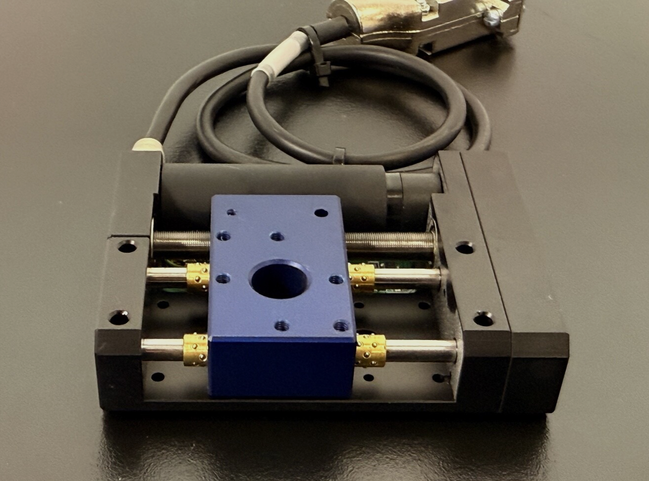 Physik Instrumente M 122.2DD1 Microtranslation Stage1