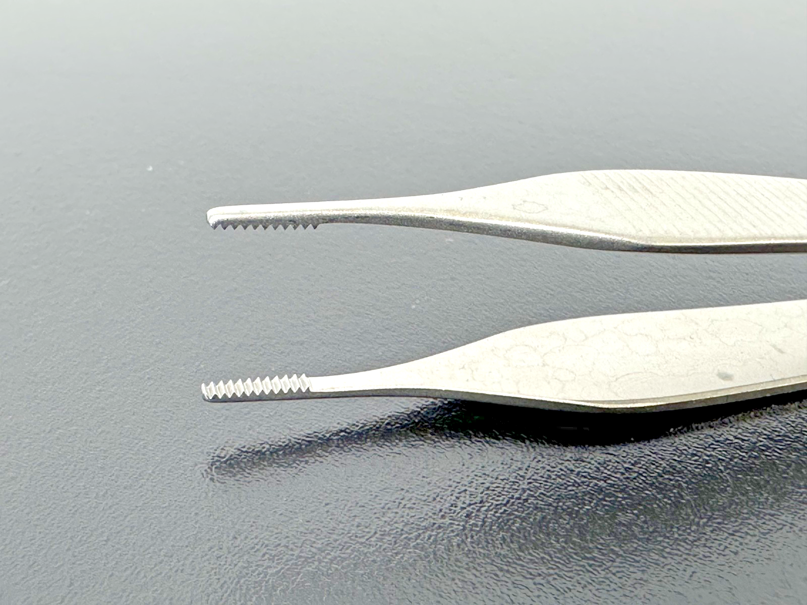 Aesculap BD225R Hudson Dressing Forceps 5" Serrated Stainless Steel1