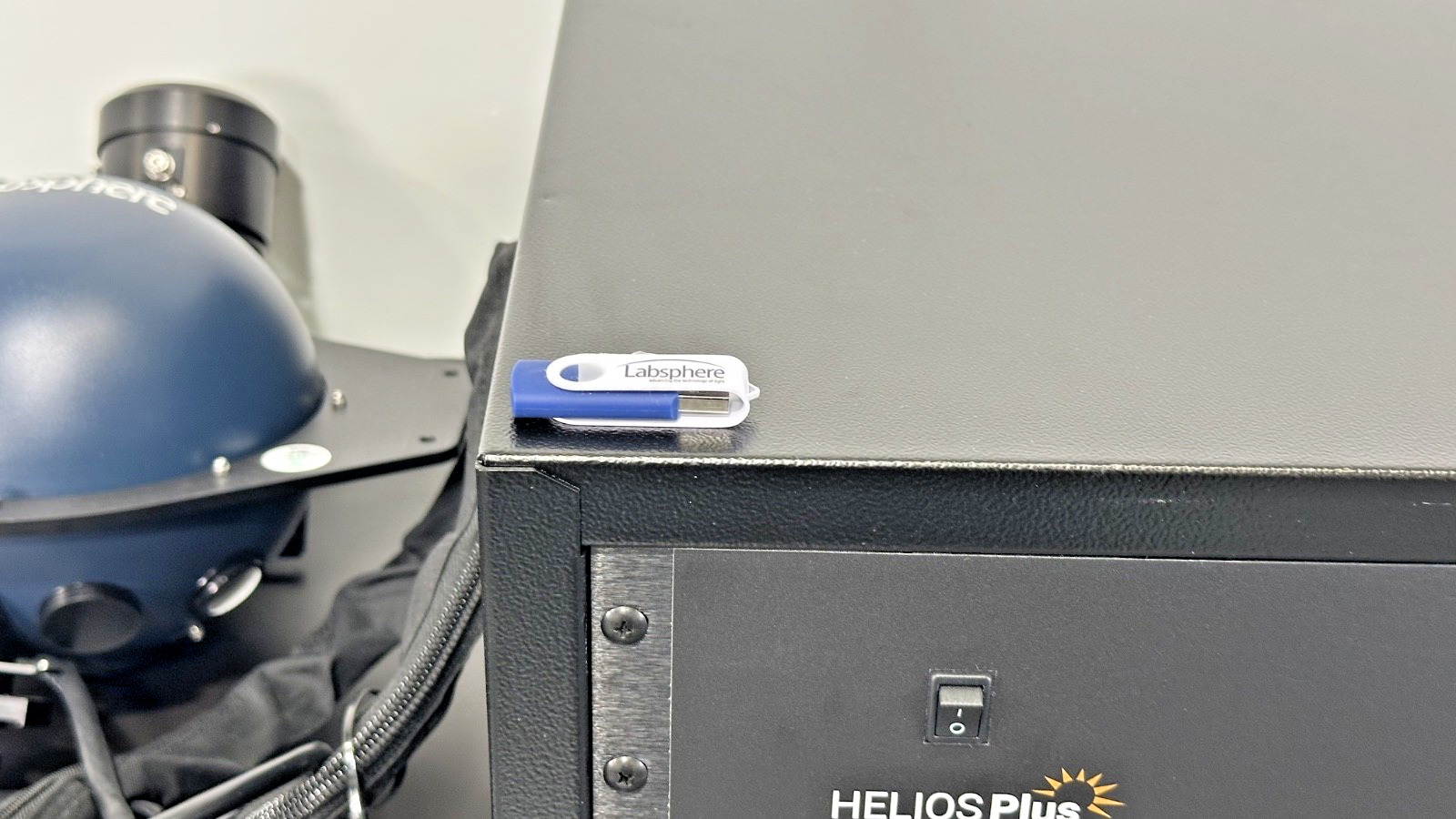 HELIOSPlus VM 8 Inch Uniform Light Source Integrating Sphere System Working5