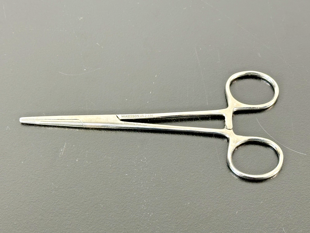 McKesson 43 2 436 Kelly Hemostatic Forceps Straight 5.5in Stainless0