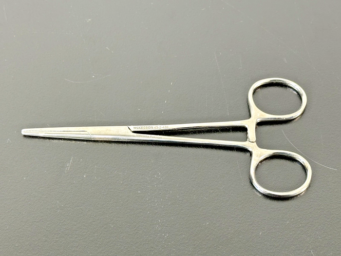 McKesson 43 2 436 Kelly Hemostatic Forceps Straight 5.5in Stainless