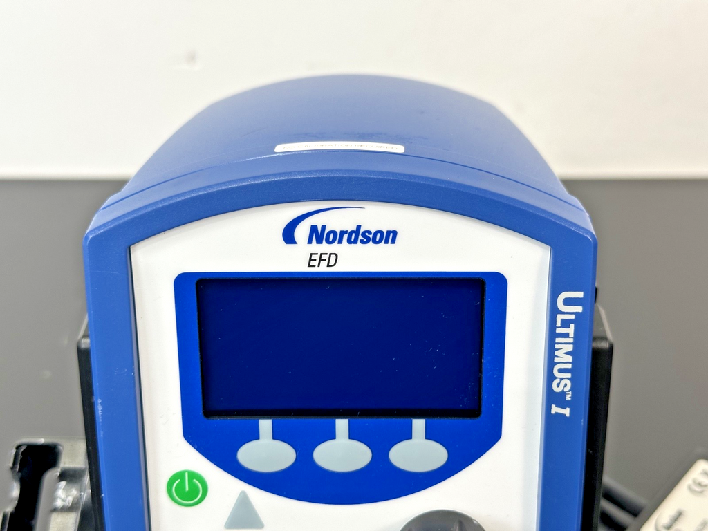Nordson EFD Ultimus I Fluid Dispenser with Foot Pedal & Accessories Working2
