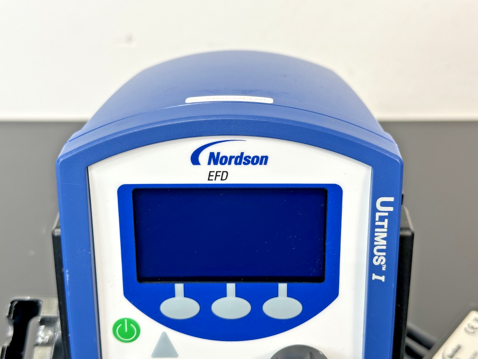Nordson EFD Ultimus I Fluid Dispenser with Foot Pedal & Accessories Working2