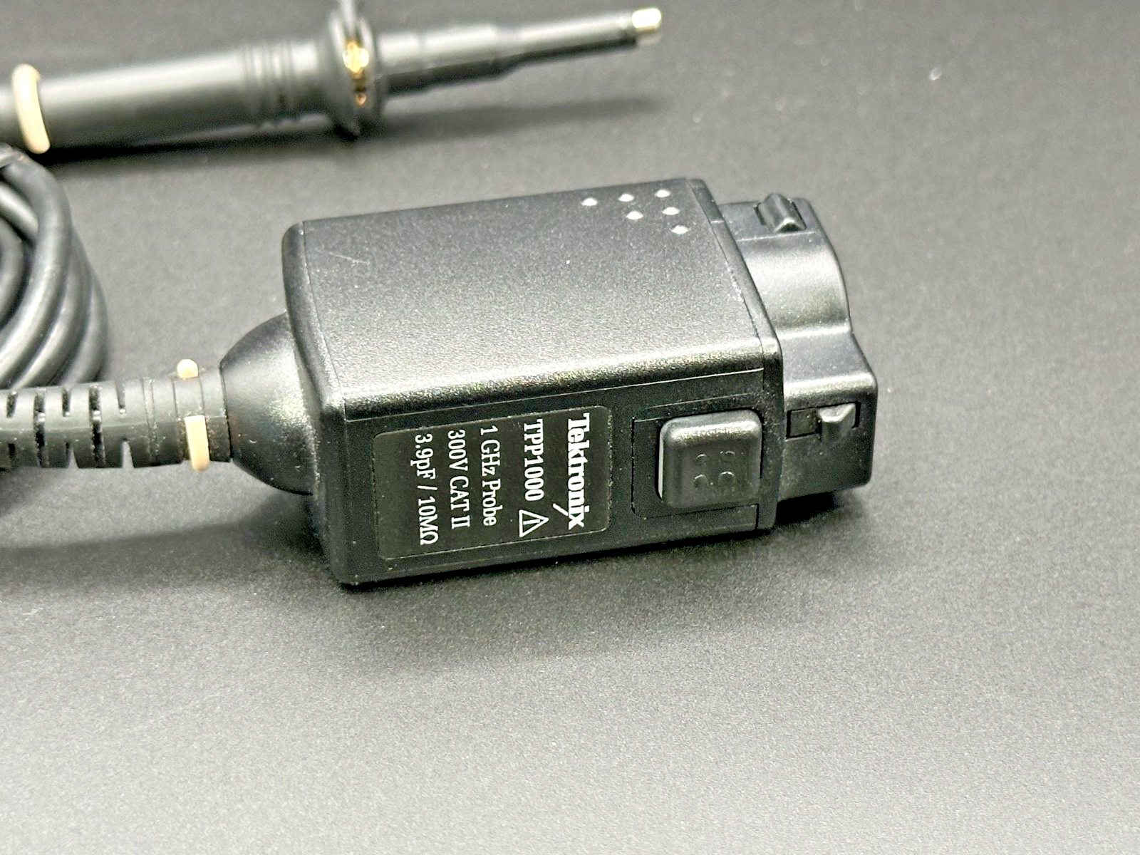 Tektronix TPP1000 1GHz 10X Passive Oscilloscope Probe 300V CAT II w/ Lead1