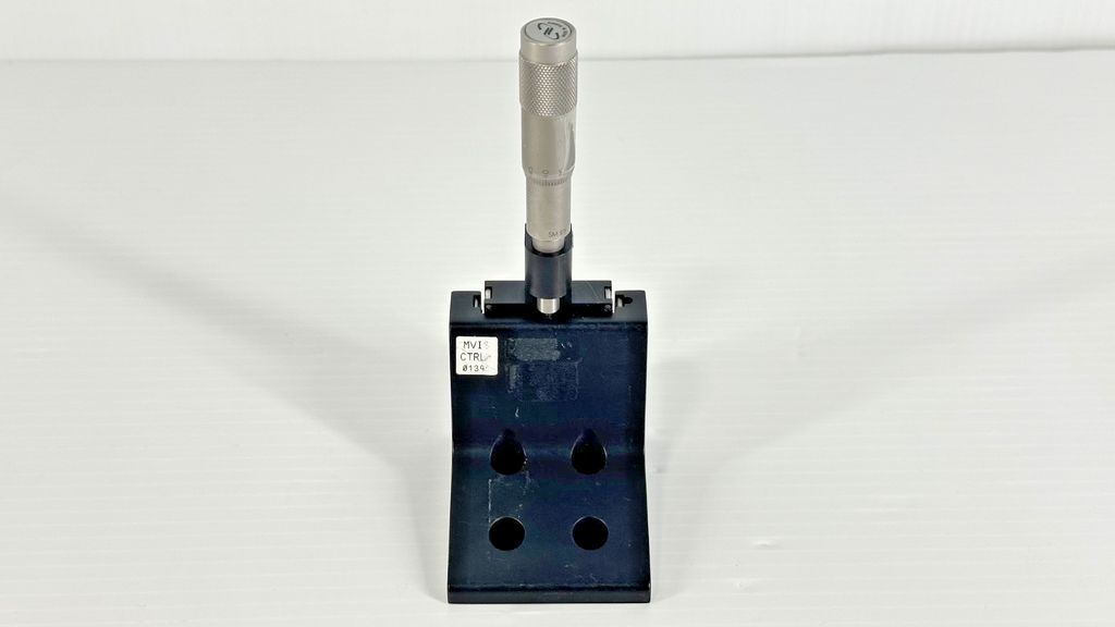 Newport Manual Vertical Translation Stage With SM25 Micrometer0