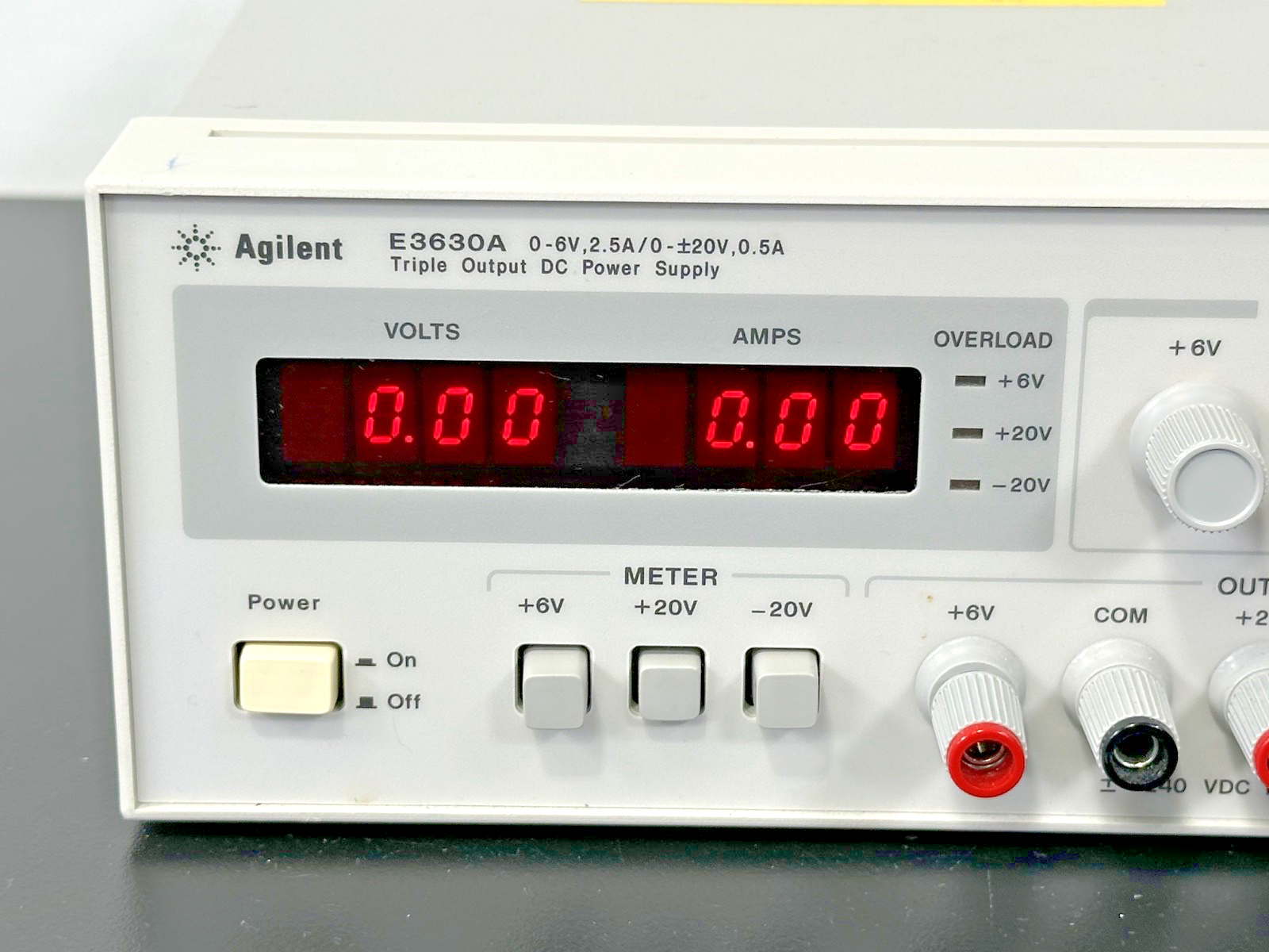 Agilent E3630A Triple Output DC Power Supply 6V 2.5A ±20V 0.5A Working1