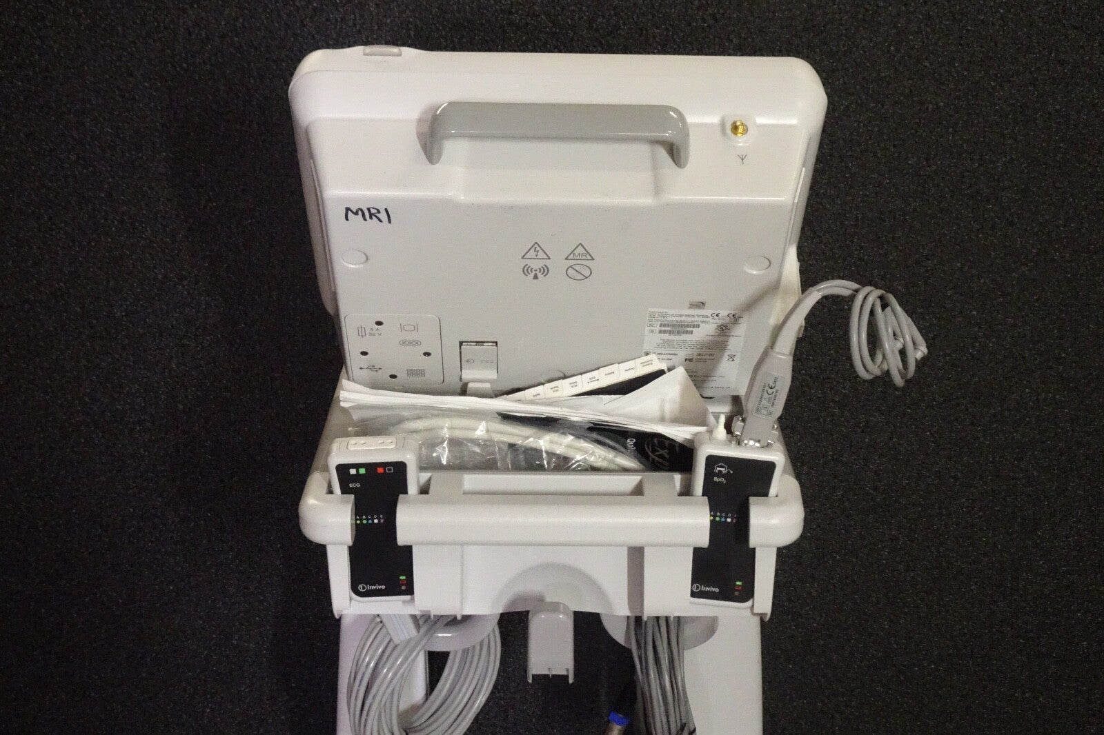 INVIVO Expression 453564099871 Patient Monitor wIth Rolling Stand5