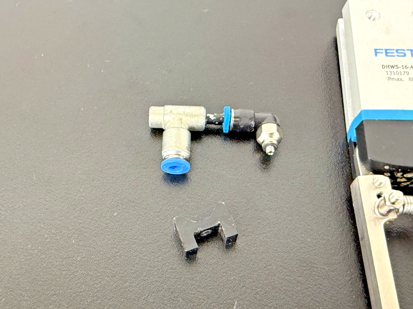 Festo DHWS 16 A NC Pneumatic Parallel Gripper 1310179 8 Bar w/ Fittings4