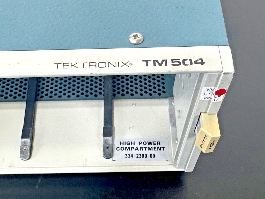 Tektronix TM504 Mainframe w/ PG502 250MHz Pulse Generator For Parts1