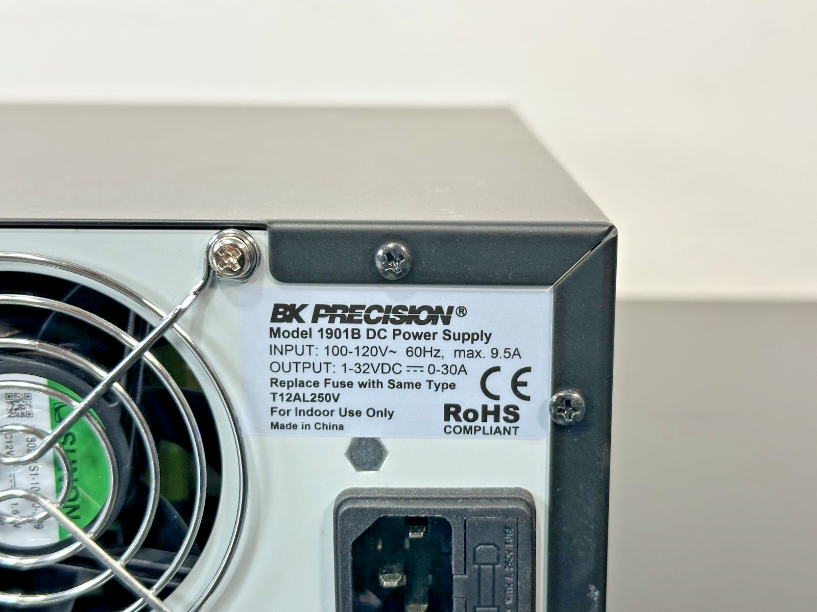 B&K Precision 1901B 1 32V 30A Switching DC Power Supply Powers On4