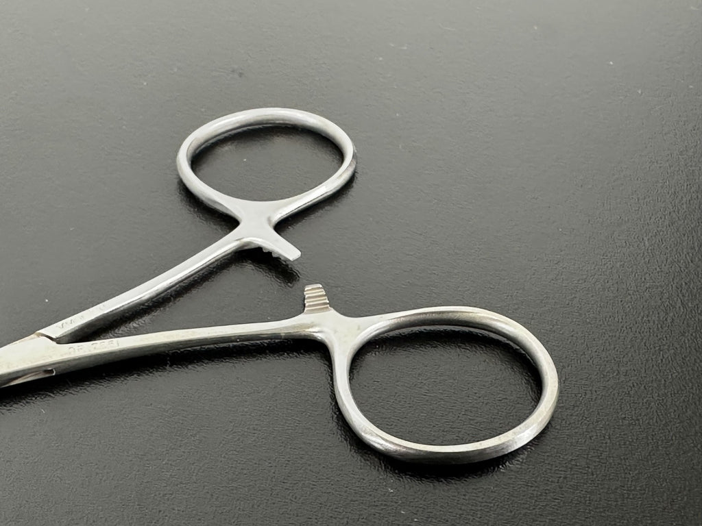 V. Mueller OP7531 Curved Mosquito Hemostat Forceps German Stainless1