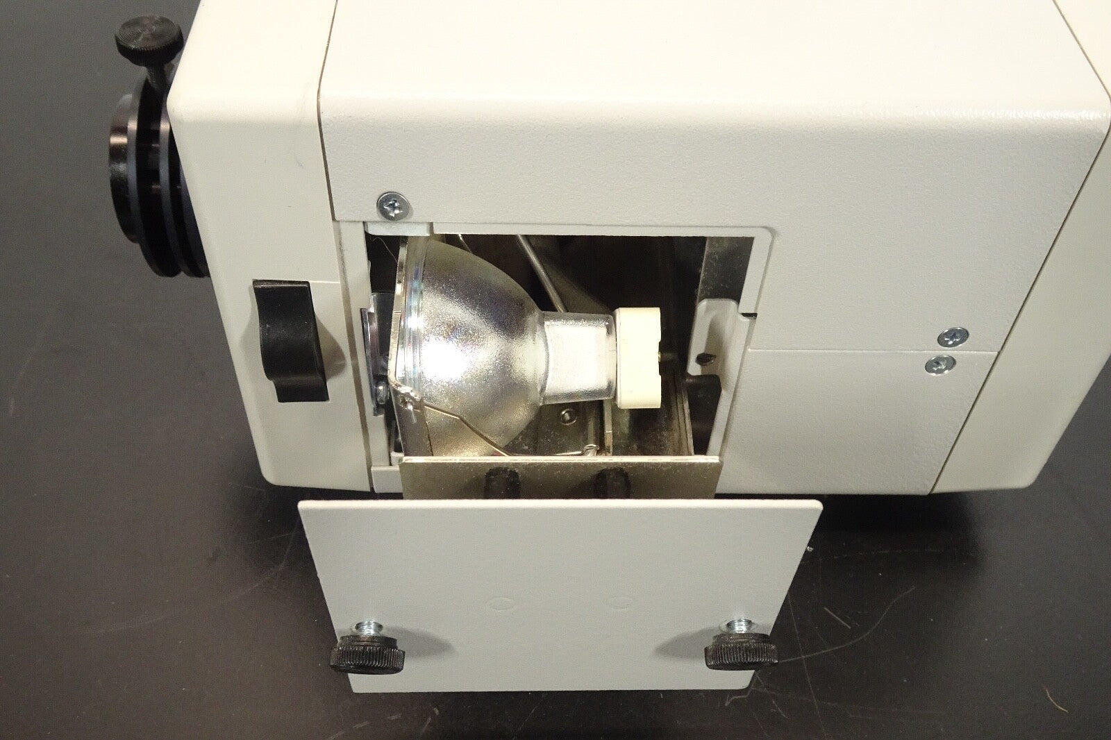 NAVITAR MO150 Fiber Optic Light Source3