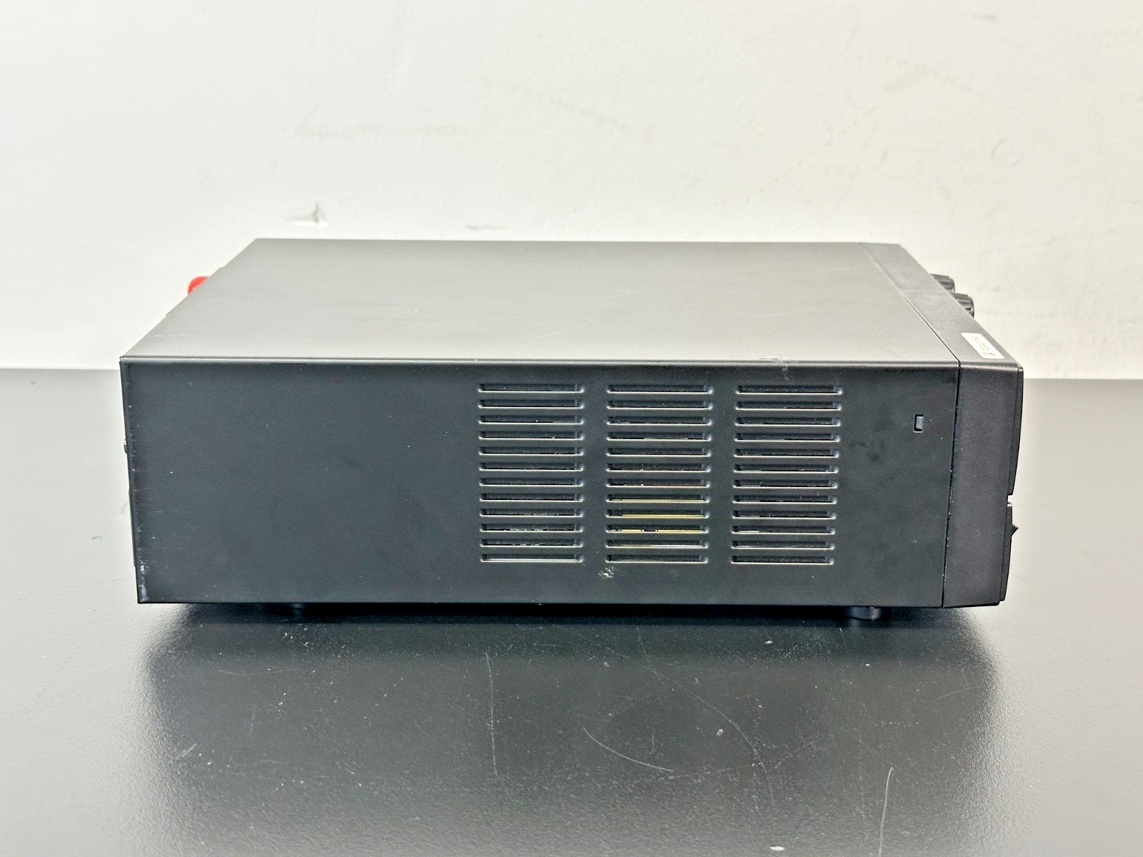 B&K Precision 1901B 1 32V 30A Switching DC Power Supply Powers On2