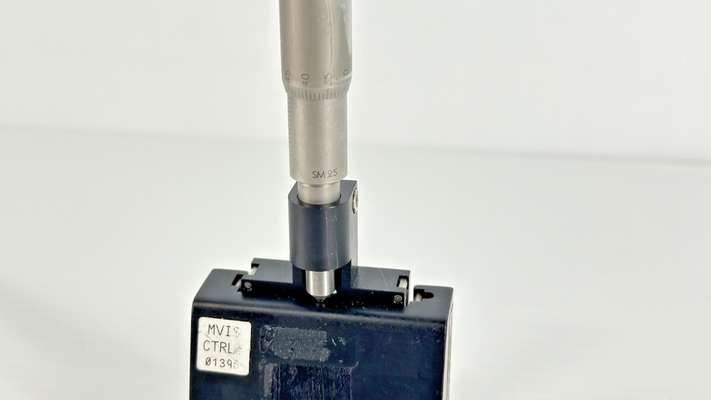 Newport Manual Vertical Translation Stage With SM25 Micrometer5