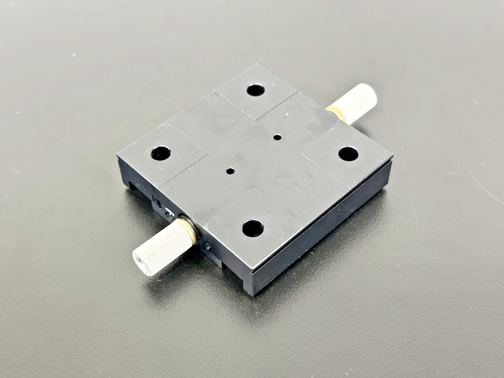 Thorlabs DT25 Dual Axis Manual Translation Stage1
