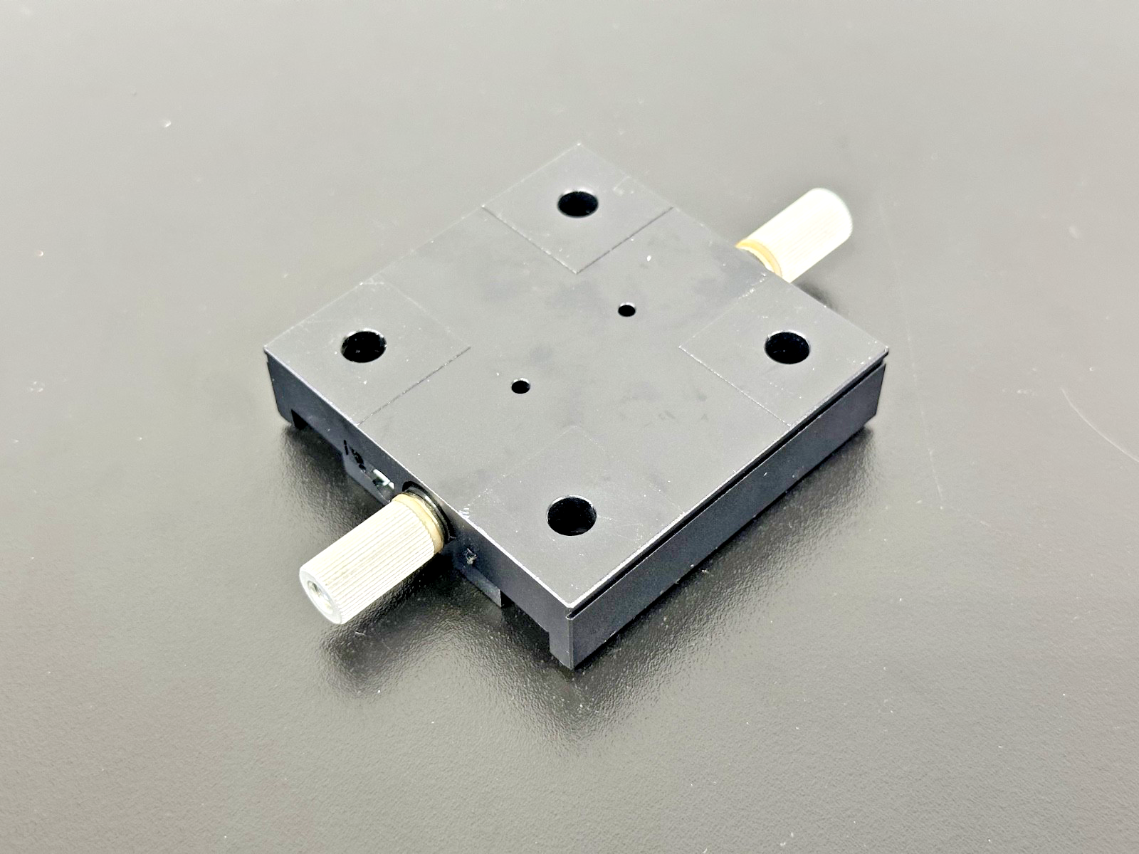 Thorlabs DT25 Dual Axis Manual Translation Stage1