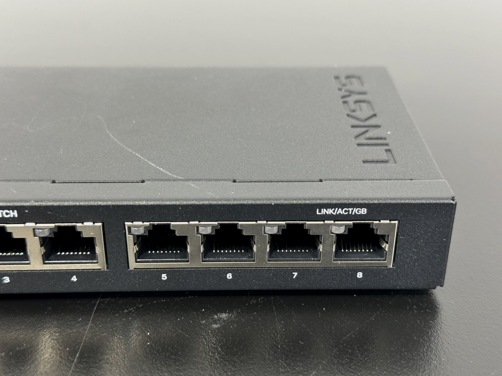 Linksys SE3008V2 8 Port Gigabit Ethernet Network Switch2