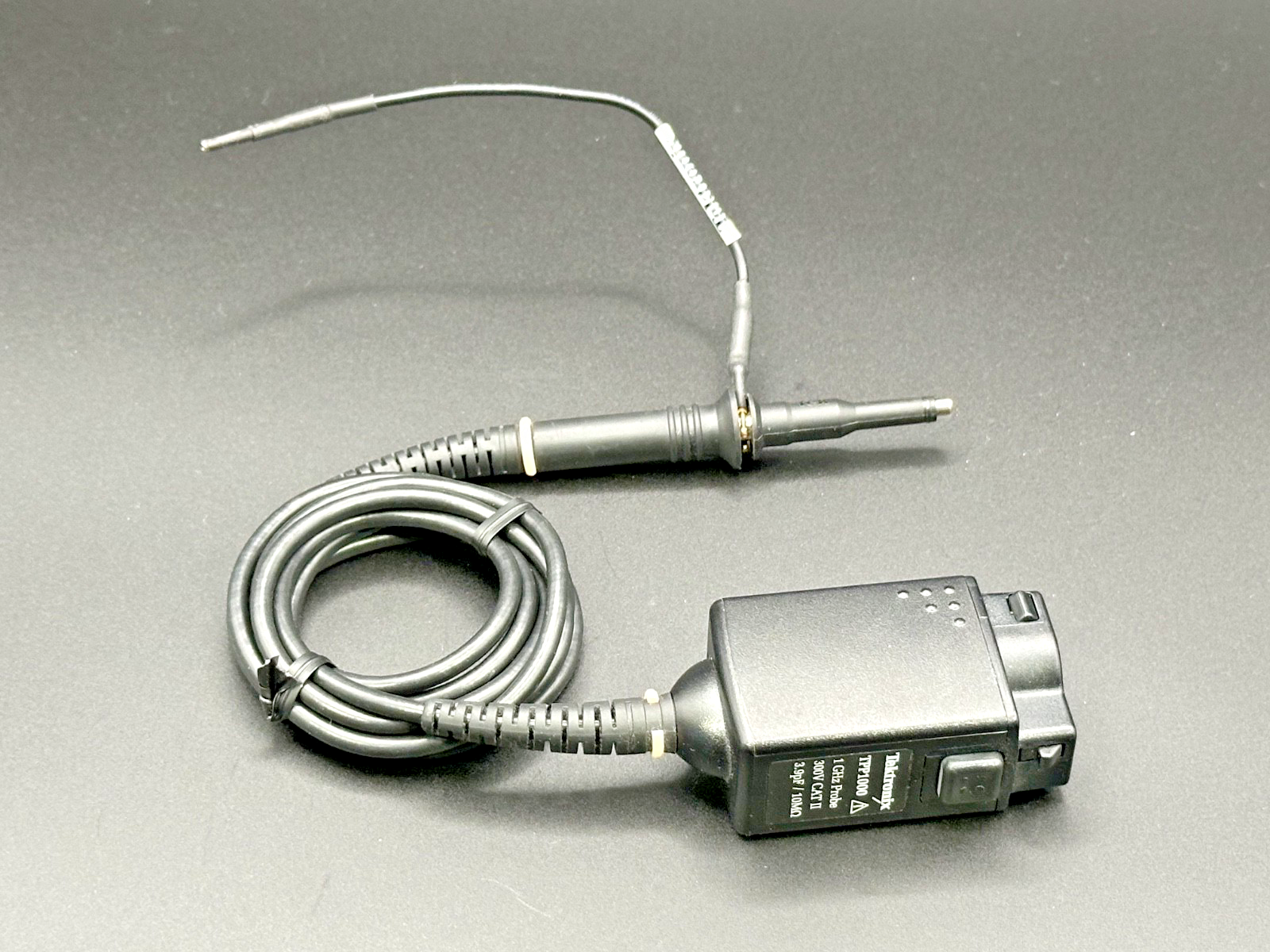 Tektronix TPP1000 1GHz 10X Passive Oscilloscope Probe 300V CAT II w/ Lead0