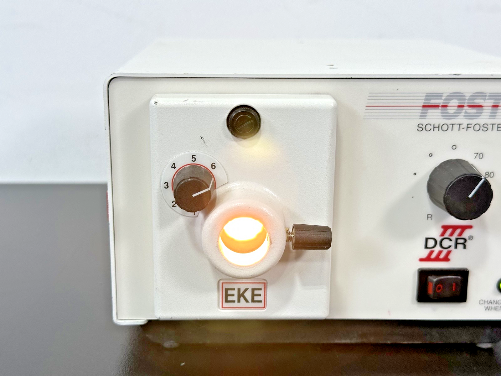 Schott Fostec A20800 DCR III EKE Fiber Optic Light Source 150W Powers On1
