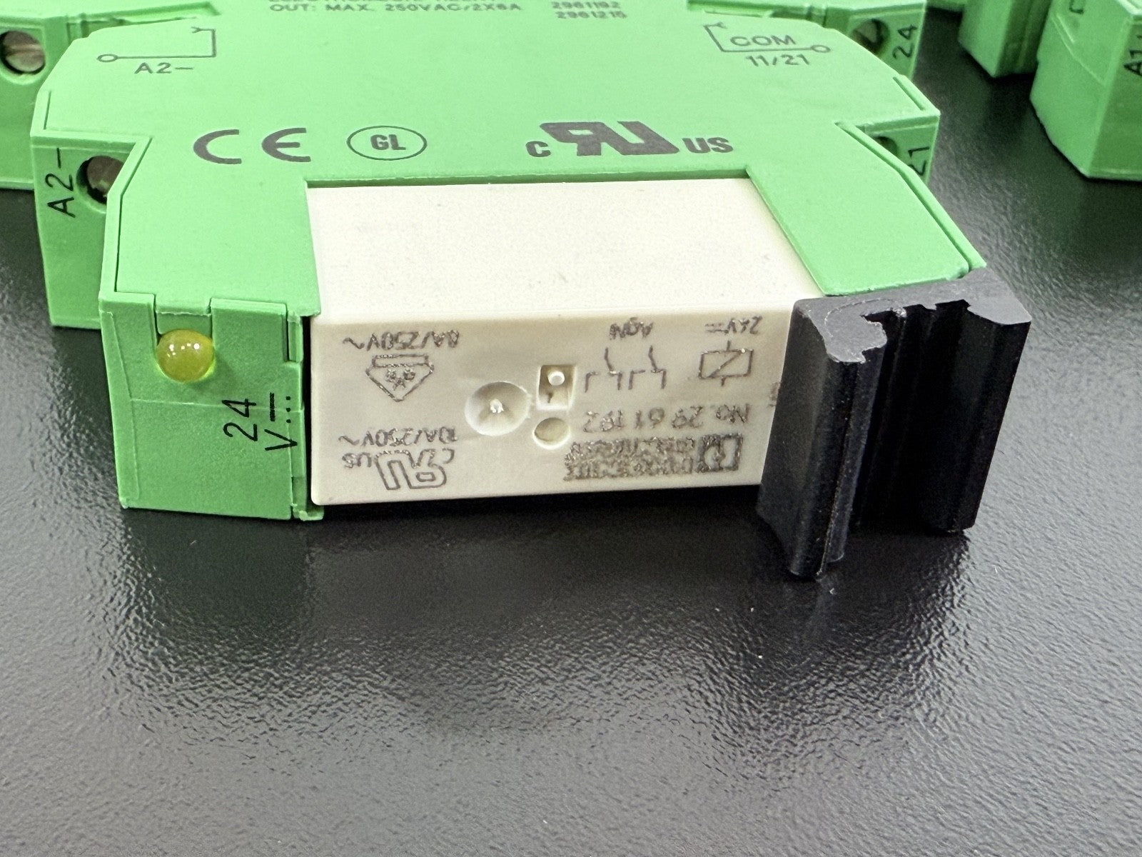 Pheonix Contact Socket PLC BSC 24DC/21 21 (LOT OF 4)2