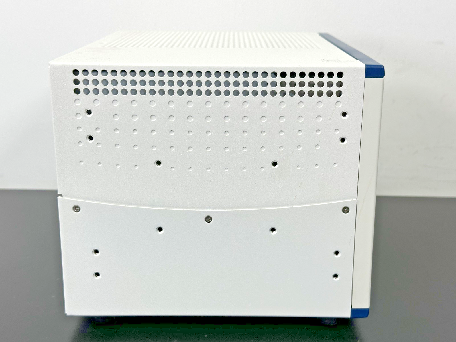 National Instruments NI PXIe 1073 5 Slot PXI Express Chassis Powers On Working4
