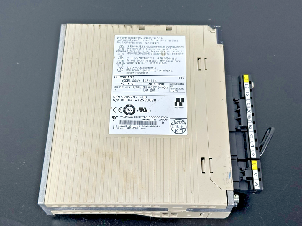 Yaskawa SGDV 1R6A11A SERVOPACK 200V 200W AC Servo Drive Amplifier4