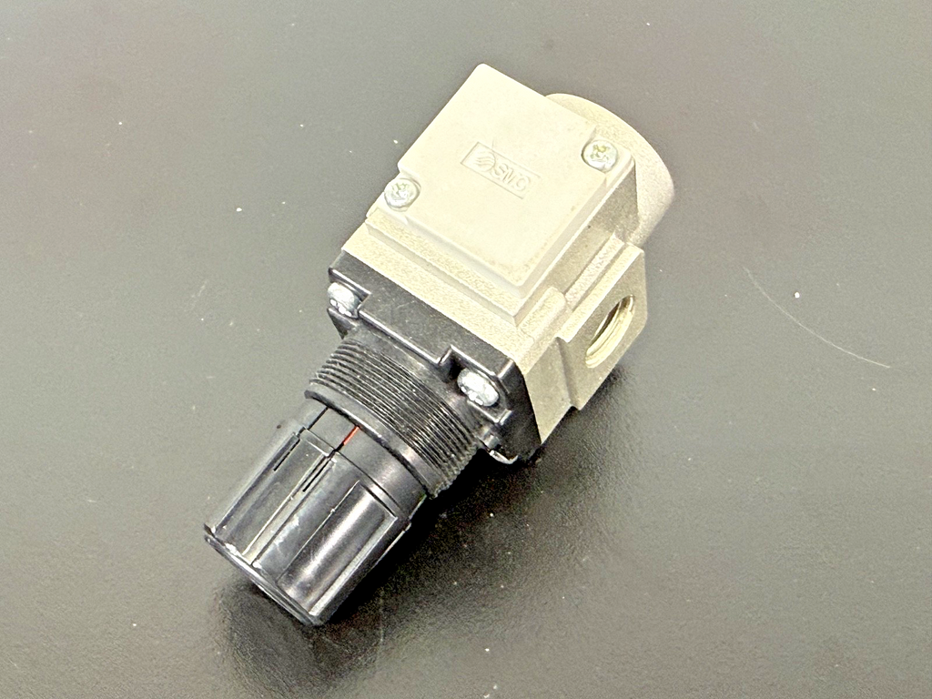 SMC AR20 02E Pneumatic Air Pressure Regulator w/ Gauge 0.05 0.85MPa3