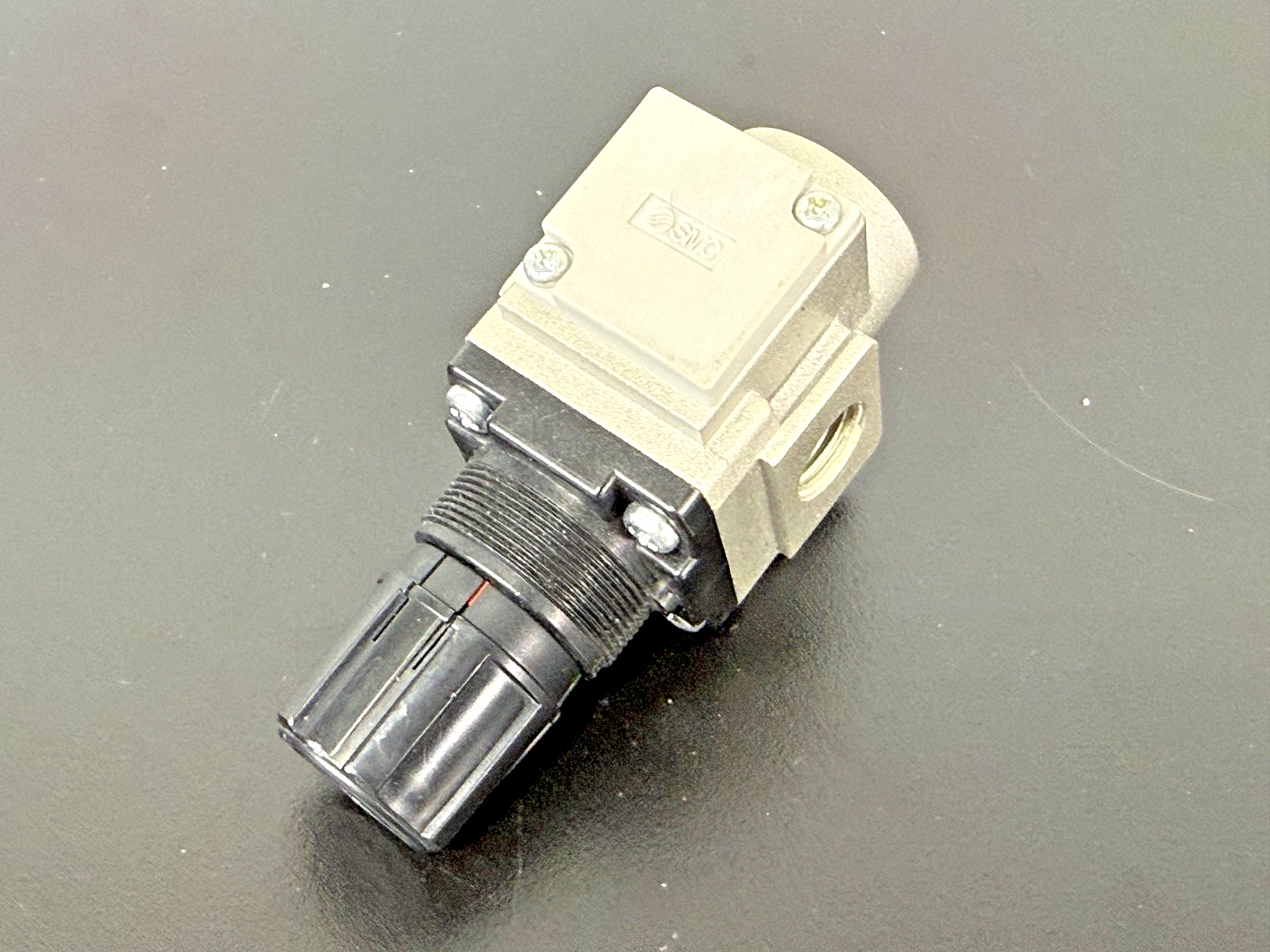 SMC AR20 02E Pneumatic Air Pressure Regulator w/ Gauge 0.05 0.85MPa3