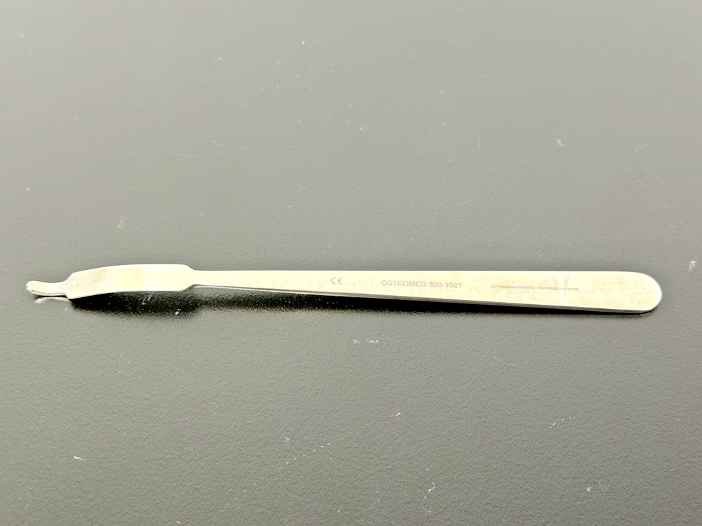 OsteoMed 320 1021 8mm Hohmann Retractor Stainless Steel Instrument0