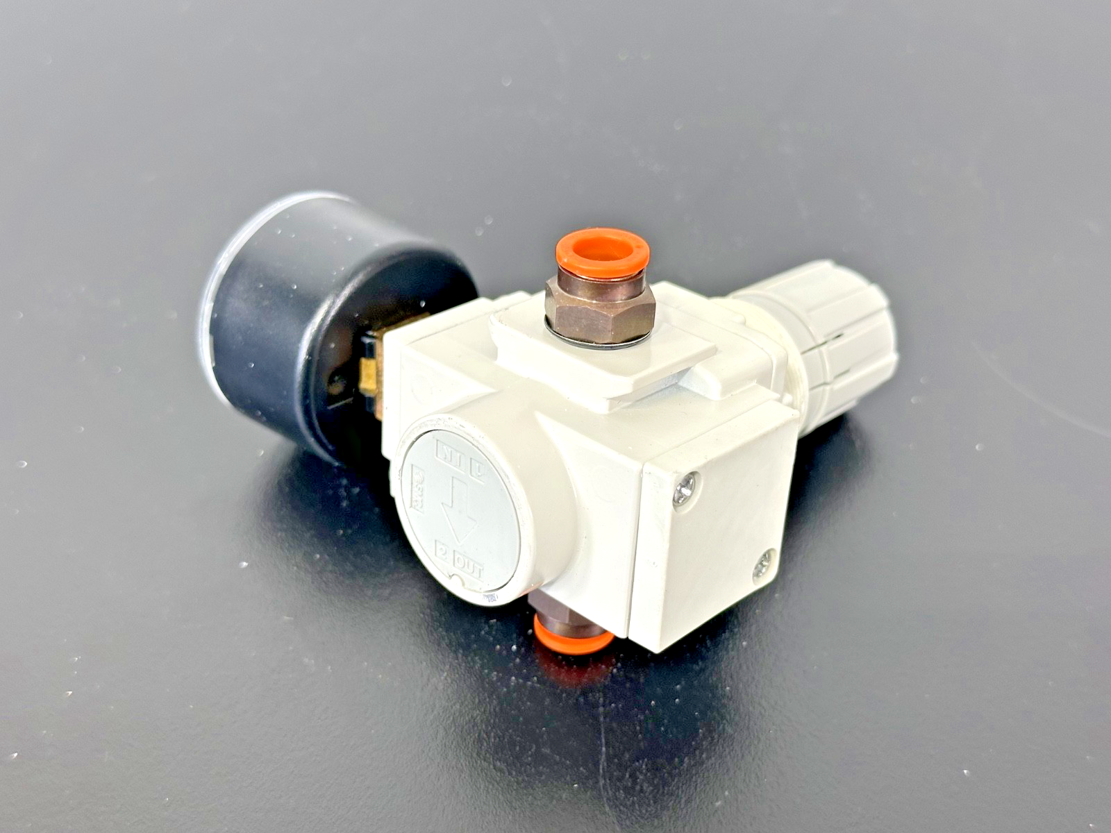 SMC AR20K F02 1 B Pneumatic Air Pressure Regulator w/ Gauge 0.02 0.2MPa1
