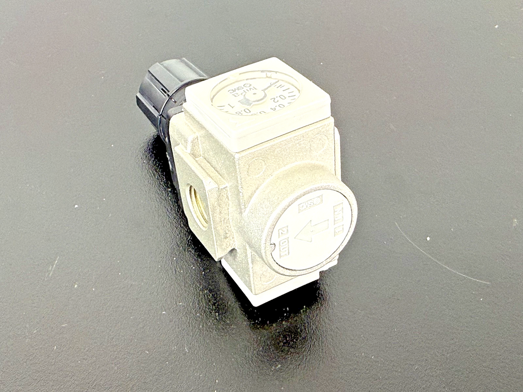 SMC AR20 02E Pneumatic Air Pressure Regulator w/ Gauge 0.05 0.85MPa2