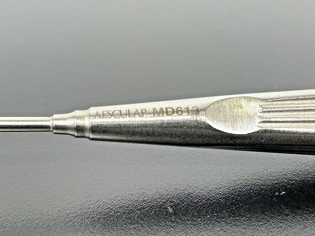 Aesculap MD611 18GA Stainless Steel Curved Cannula Instrument3