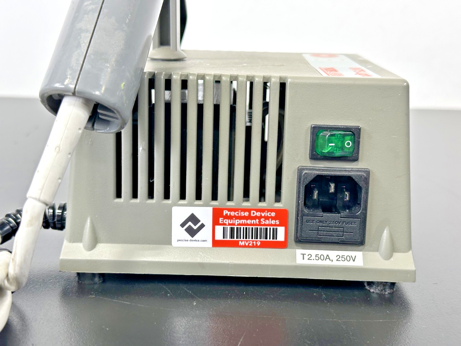 Thorlabs UV75 560 High Power UV Curing Light System with Handpiece Powers On6