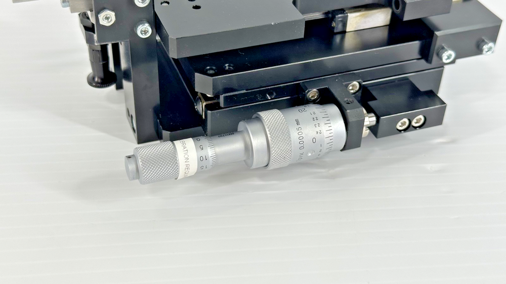 Suruga Seiki B11 100D Manual X Axis Cross Roller Precision Stage Assembly4